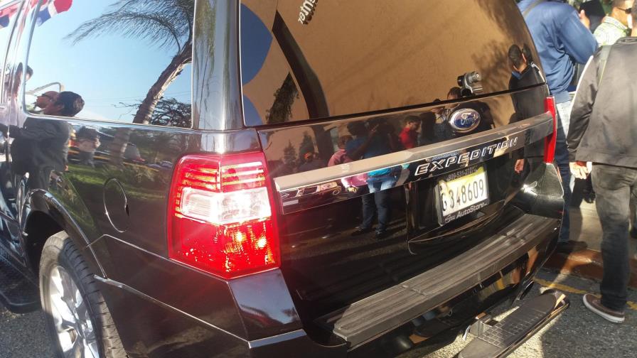 Presidente Medina llegó en vehículo con placa no oficial a reunión del Comité Central 