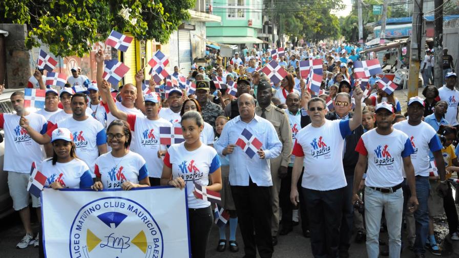 La escuela, el liceo y la Fundación Mauricio Báez caminan por efemérides patrias