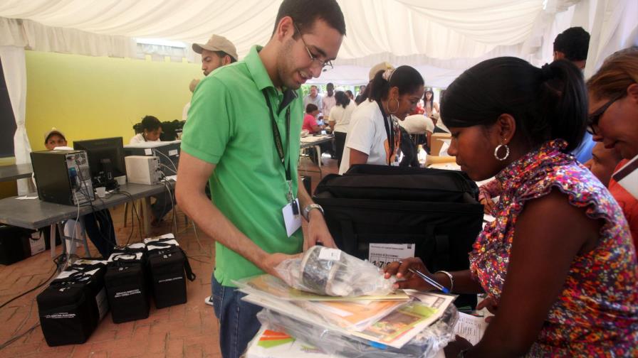 La JCE entrena personal que organizará el material para los comicios La JCE entrena personal que organizará el material para los comicios