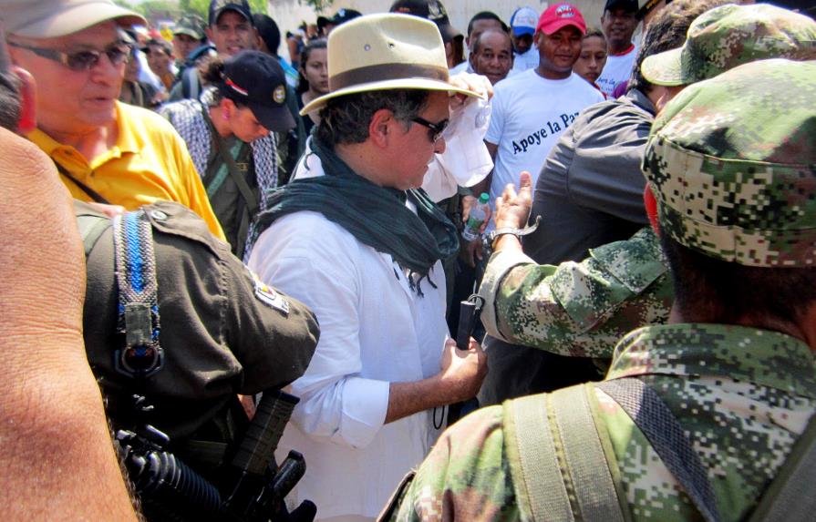 FARC ven “injustificada” la polémica abierta por visita delegados a Colombia