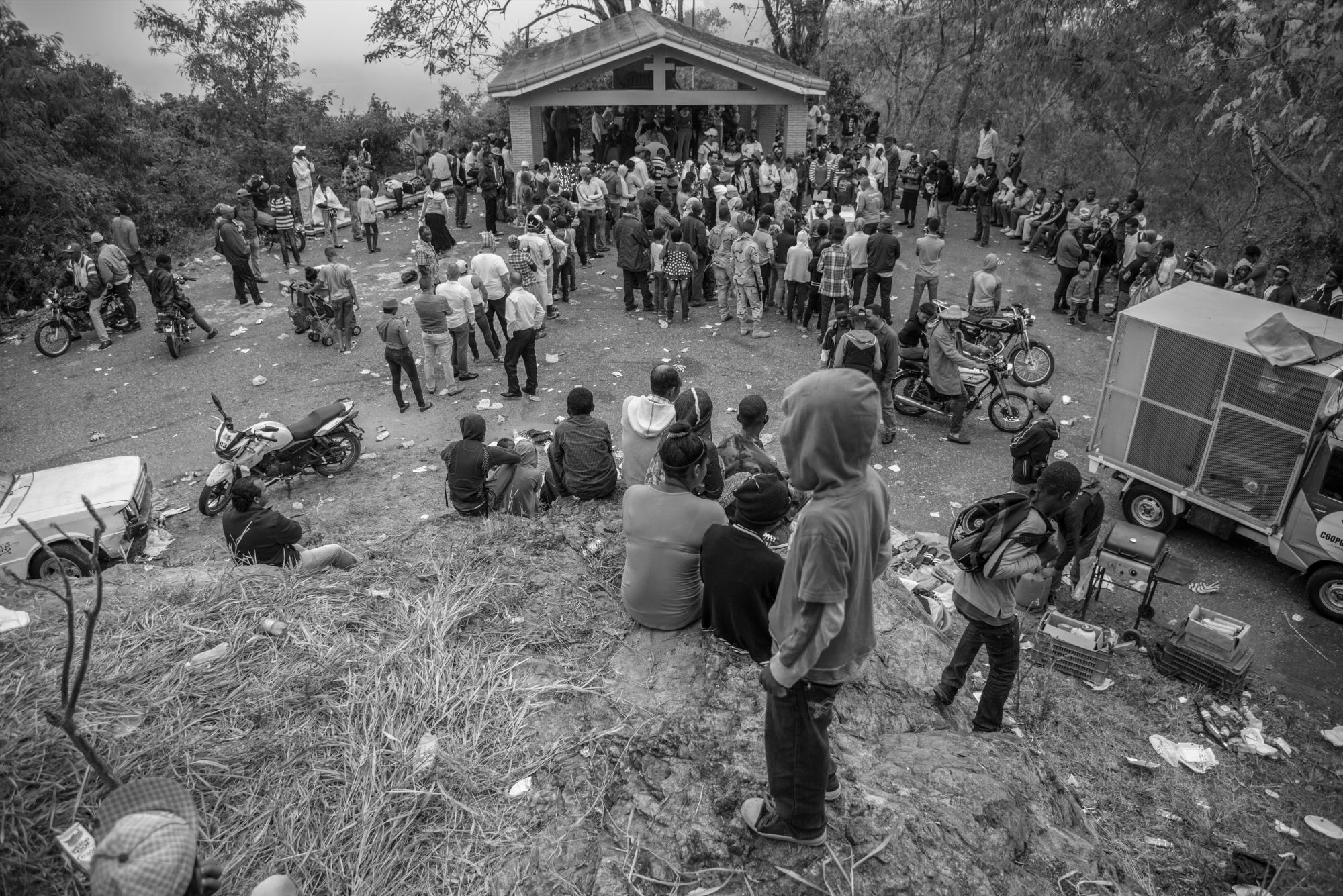 Peregrinación a la ermita de la Virgen de la Altagracia en el paraje de La Garrapata en Loma de Cabrera el 21 de enero de 2016.