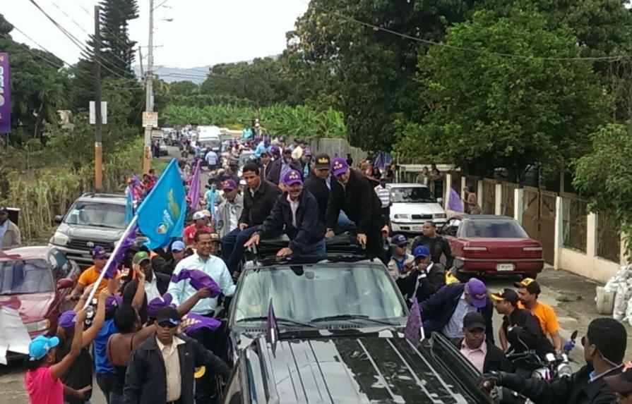 Presidente Medina encabeza multitudinaria caravana en la región Norte