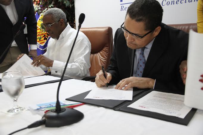 Dos universidades dominicanas formalizan ingreso al sistema académico y tecnológico de UIT