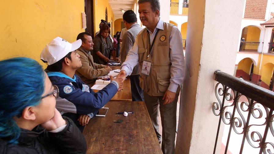 Jefe de la misión de la OEA destaca inicio en paz del referendo boliviano