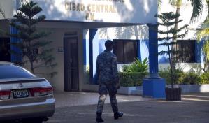 Policía dice que hijo estranguló a mujer hallada muerta en su casa en Santiago