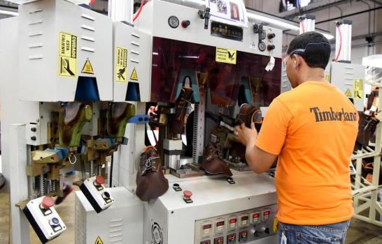 Timberland fabrica 18,000 pares de calzados al día en su planta de Santiago