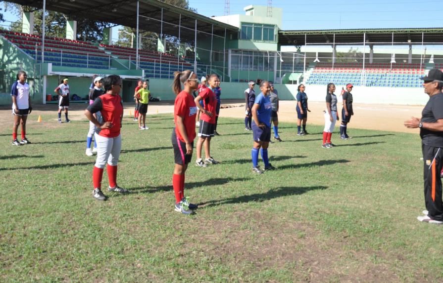 Academia infantil garantiza selecciones softbol en el 2021