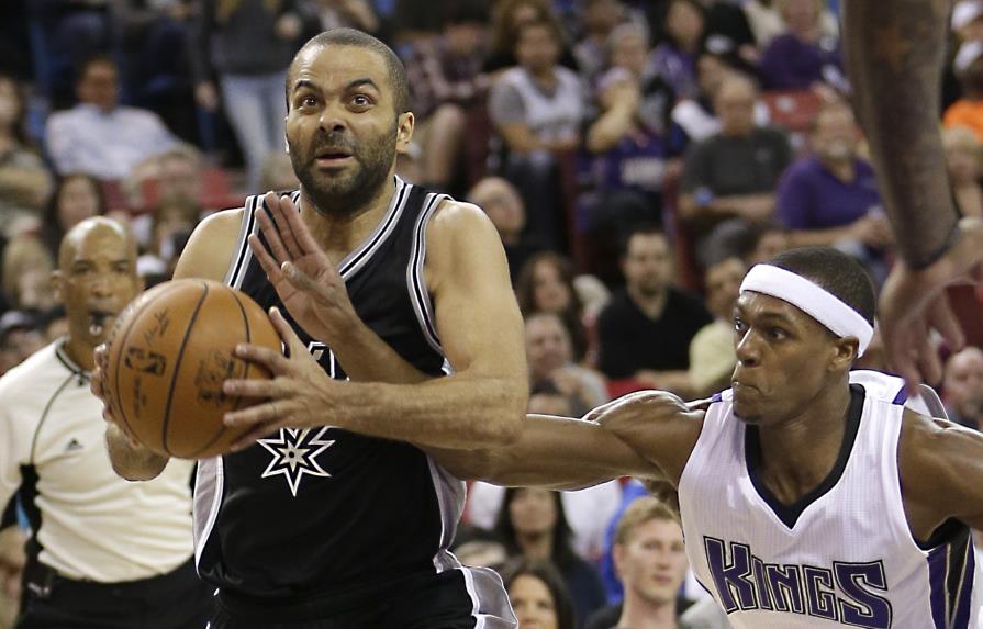 Tony Parker anota 25, Spurs mantienen su dominio sobre Kings 