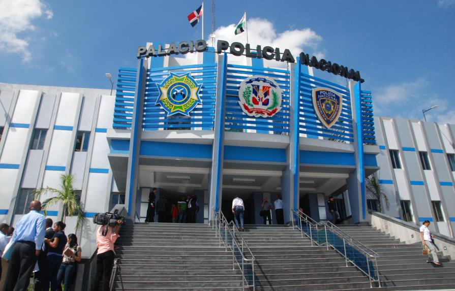 Policía apresa dominicano que intentaba llevar hasta Santo Domingo a 16 haitianos indocumentados