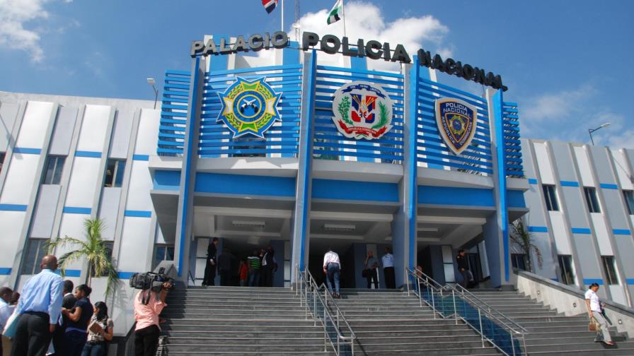 Policía apresa dominicano que intentaba llevar hasta Santo Domingo a 16 haitianos indocumentados