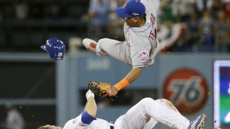 La MLB prohíbe que los jugadores se deslicen y derriben al fildeador La MLB prohíbe que los jugadores se deslicen y derriben al fildeador