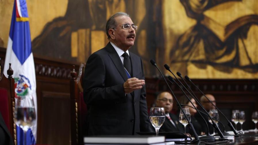 De la hoja perdida de Hipólito hasta la copa rota por Danilo: fallos en discursos presidenciales