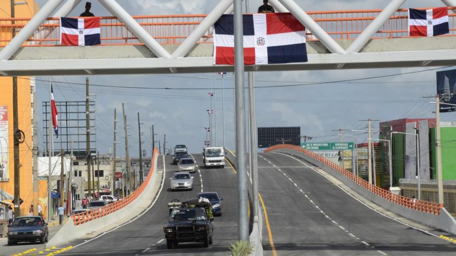 Abierto al tránsito elevado de la avenida Charles de Gaulle con Mella Abierto al tránsito elevado de la avenida Charles de Gaulle con Mella
