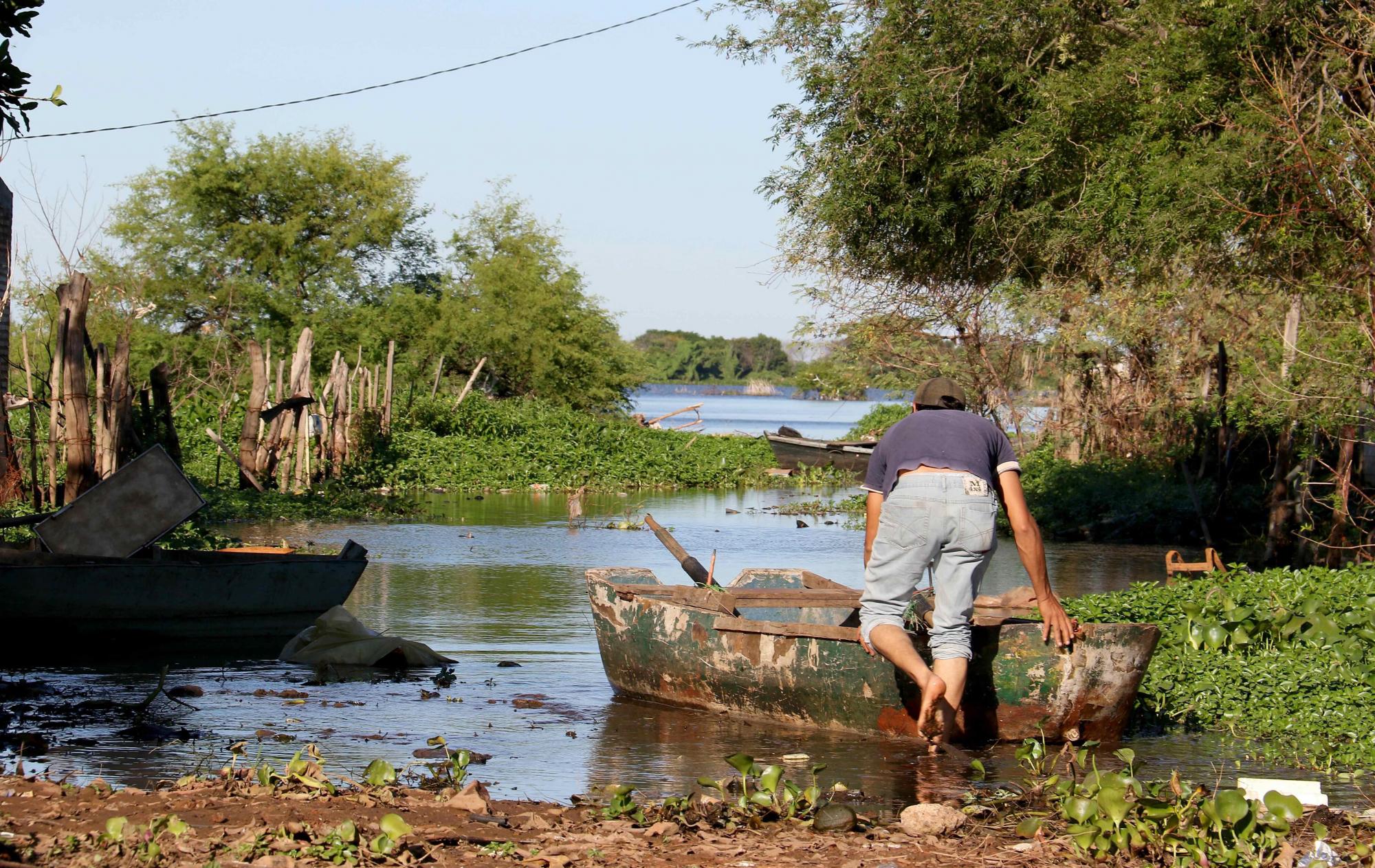 Río estancado en Paraguay