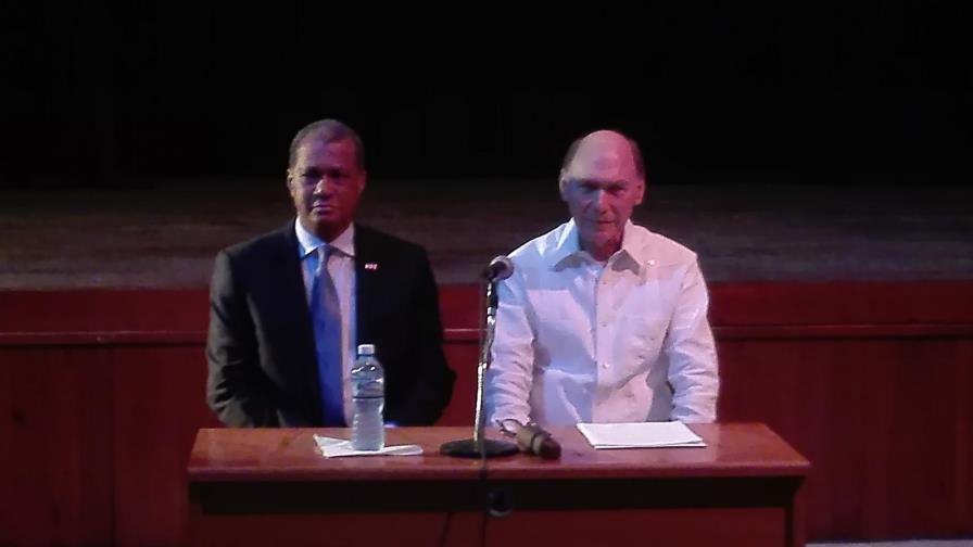 Frank Moya Pons habla de “El otro lado de la Independencia Dominicana”, en el Centro Hispanoamericano de Cultura, en La Habana Frank Moya Pons habla de “El otro lado de la Independencia Dominicana”, en el Centro Hispanoamericano de Cultura, en La Habana