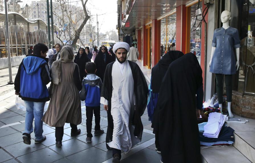 Los moderados iraníes parecen hacer avances en elecciones 