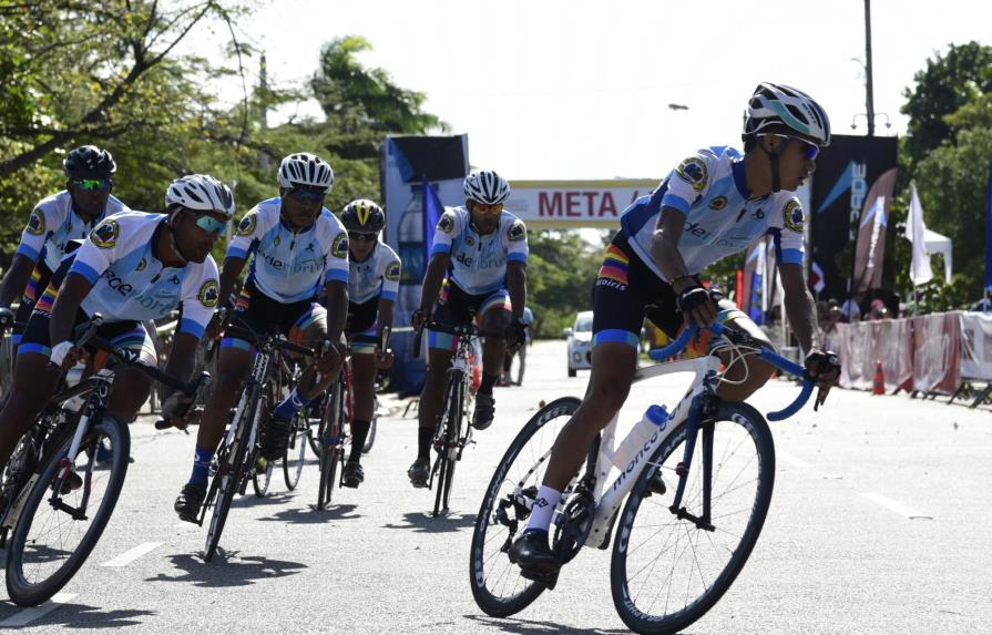 Inicia Vuelta Ciclista Independencia; cuenta con 15 equipos internacionales 