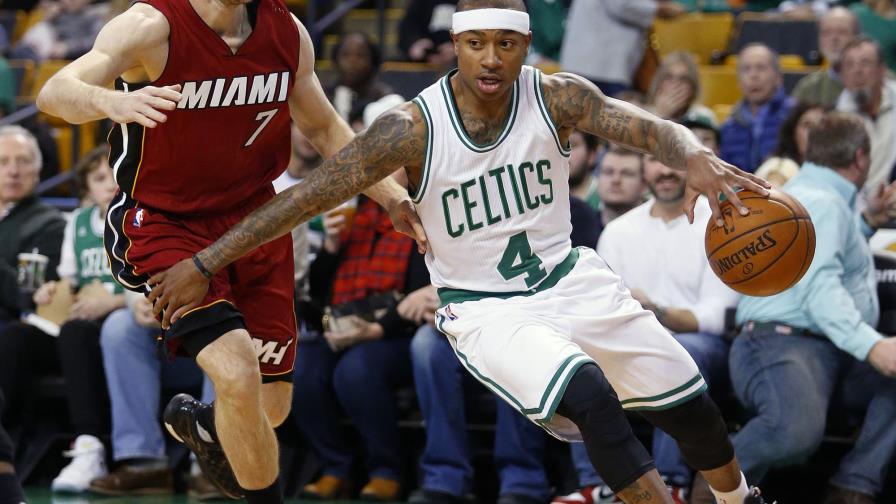 Celtics vencen al Heat para décima victoria seguida en casa 