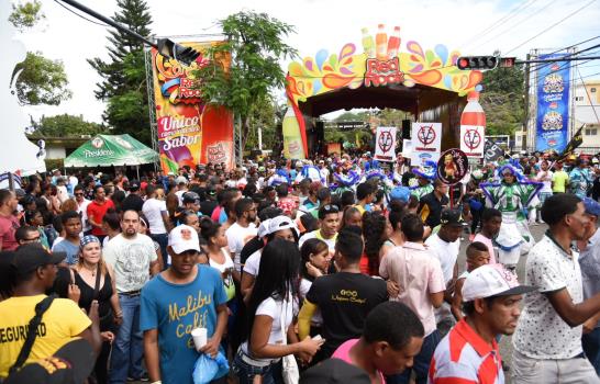 Millares de personas disfrutan cierre de carnavales de La Vega y Santiago