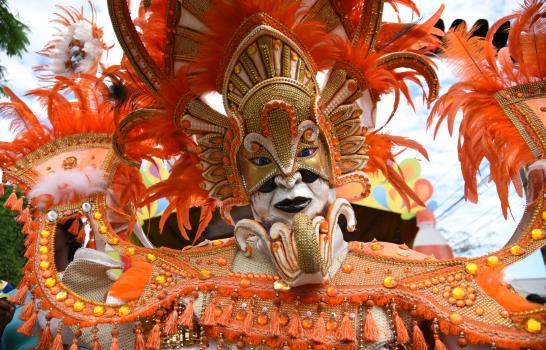 Millares de personas disfrutan cierre de carnavales de La Vega y Santiago