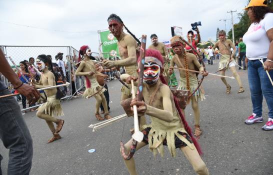 Millares de personas disfrutan cierre de carnavales de La Vega y Santiago