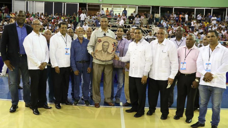 Mauricio Báez retorna en grande luego de 13 años y el Barias comienza como campeón