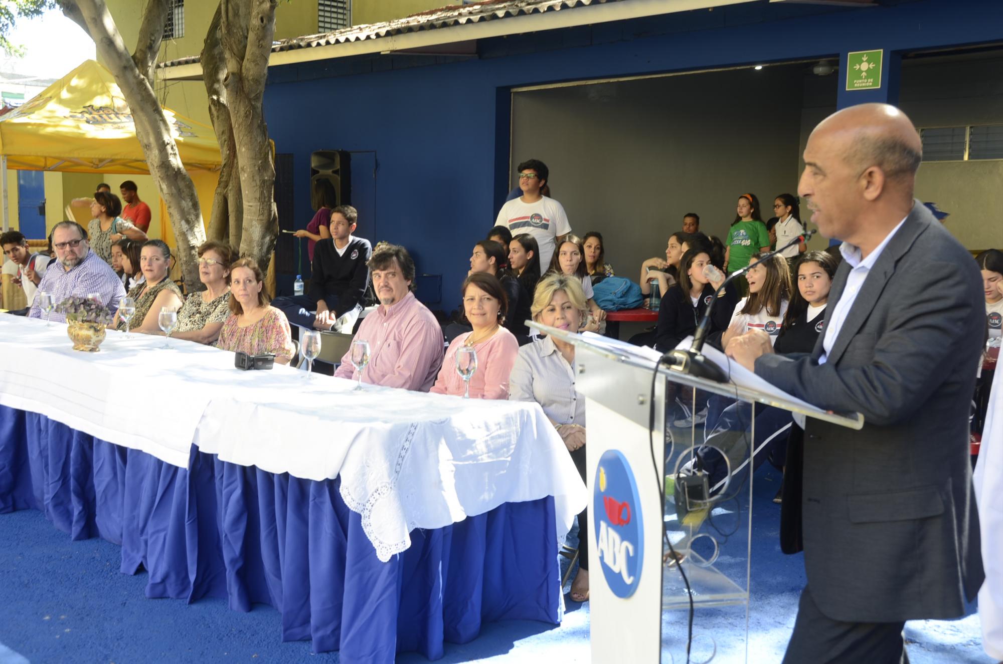 Félix Ledesma, presidente de la Liga Dominicana de Fútbol, se dirige a los presentes en el acto inaugural de la quinta versión de la Copa ABC.