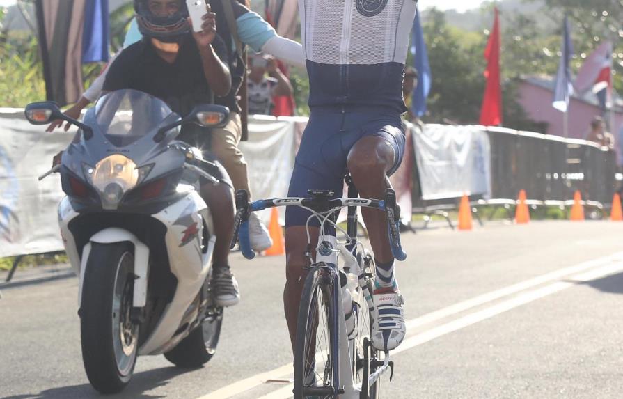 Ismael Sánchez pone su sello al primer recorrido de la Vuelta Santo Domingo-Miches
