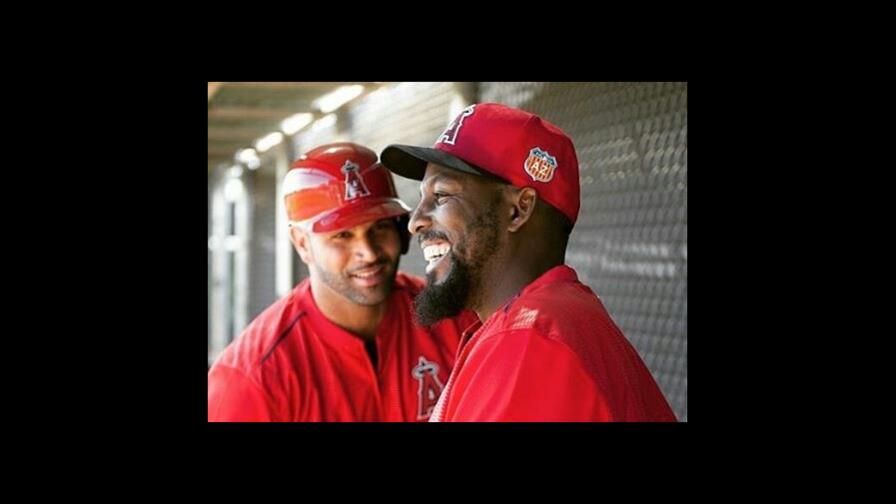 Guerrero comparte con Pujols en los campos de entrenamientos