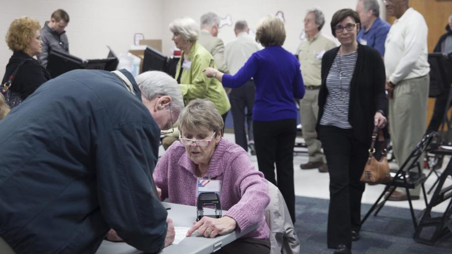 Comienzan las votaciones en varios estados en un crucial supermartes en EEUU