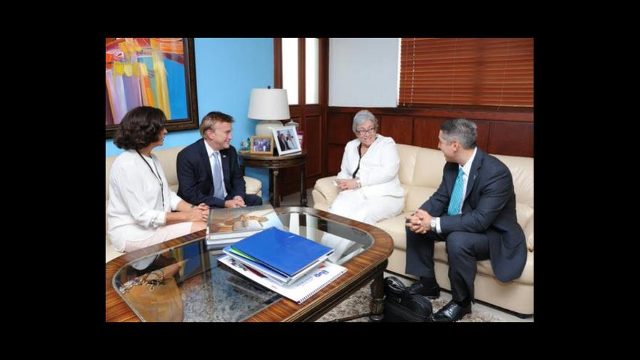 Embajador de Estados Unidos pide combatir la discriminación en República Dominicana 