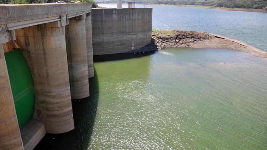 Sectores de Santiago denuncian suspensión del servicio de agua potable 