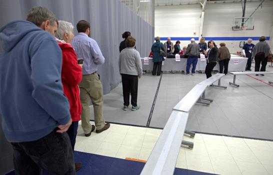 Supermartes: Clinton, Trump buscan distanciarse de rivales 