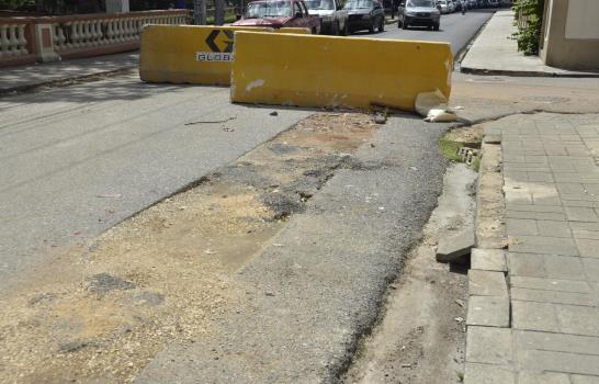 Una calle de la Zona Colonial está cerrada desde hace siete meses