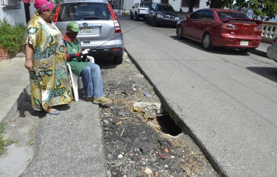 Una calle de la Zona Colonial está cerrada desde hace siete meses