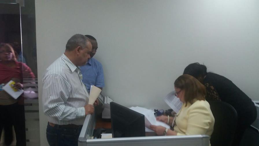 Partidos empiezan a llegar a la JCE para depositar documentos de alianzas 