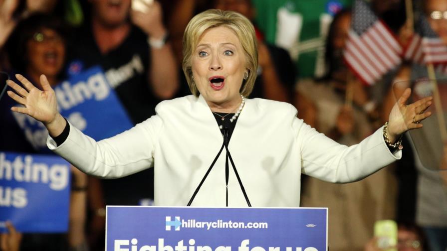 Clinton celebra ventaja sobre Sanders y critica campaña divisoria republicana Clinton celebra ventaja sobre Sanders y critica campaña divisoria republicana