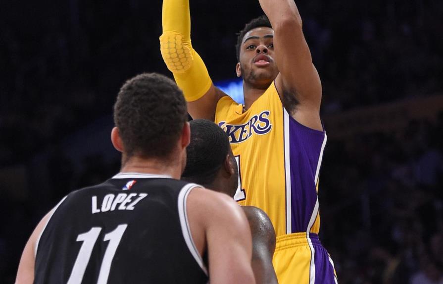 Russell suma 39 puntos, Lakers frenan mala racha ante Nets 
