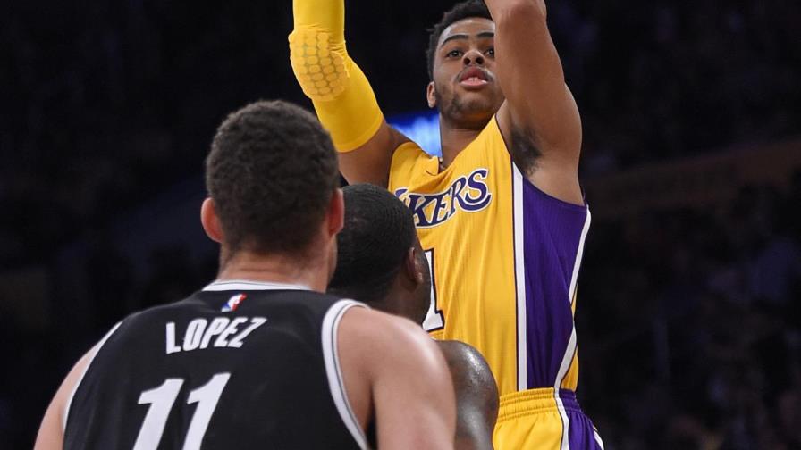 Russell suma 39 puntos, Lakers frenan mala racha ante Nets 