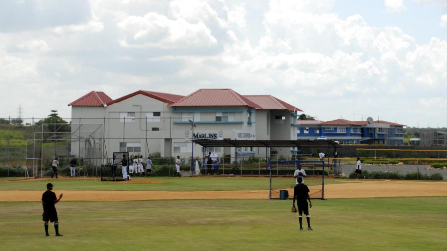 Los Filis y los Mellizos construyen una moderna academia en Boca Chica