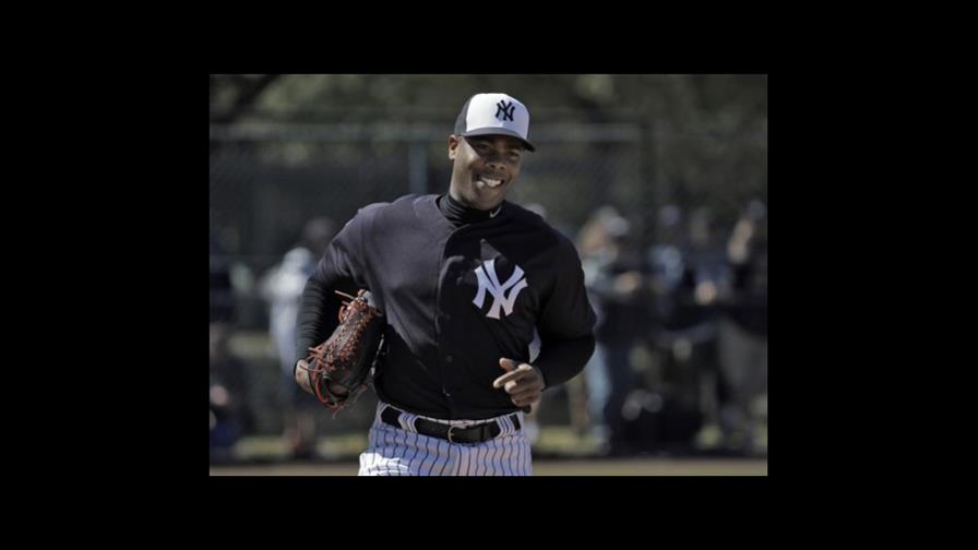 Chapman se disculpa por pistola, dice no lastimó a su novia 