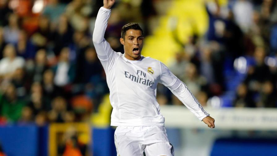 Cristiano marca y el Madrid toma aire en Levante 