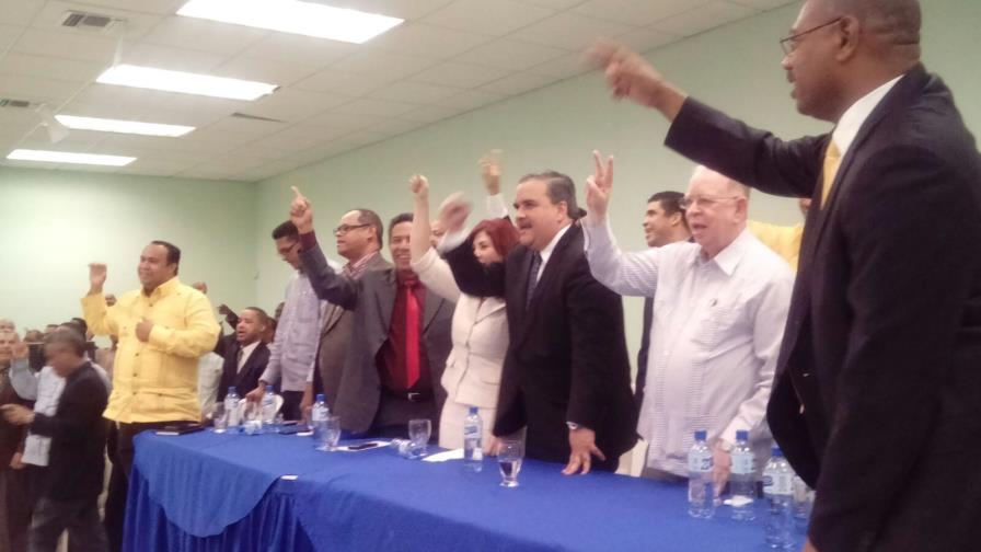  Comunidad cristiana elige a Elias Wessin Chávez como su candidato presidencial 