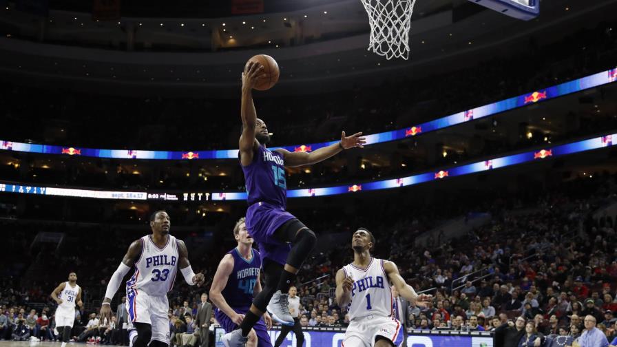Kemba Walker y Cody Zeller llevan a Hornets a dar otro puntillazo a los 76ers