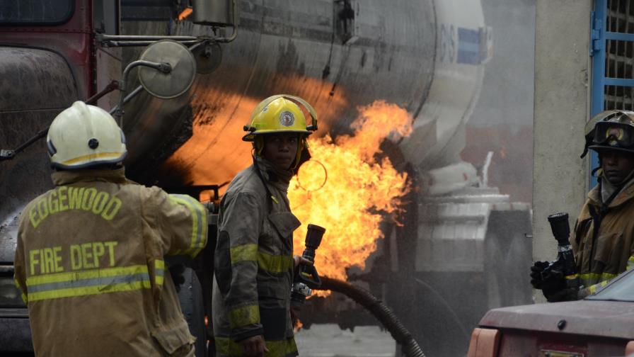 Una falla en una manguera pudo ser la causa del fuego en Alma Rosa II Una falla en una manguera pudo ser la causa del fuego en Alma Rosa II