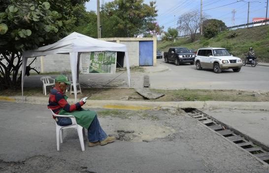 Exigen tapen hoyo en Villa Naco de la Autopista Duarte