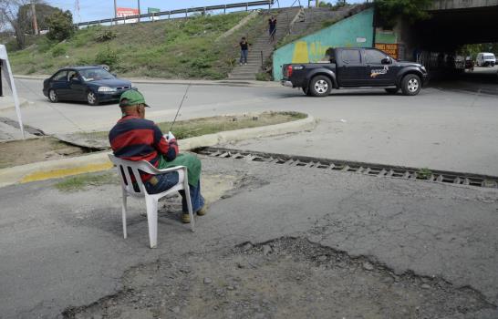Exigen tapen hoyo en Villa Naco de la Autopista Duarte