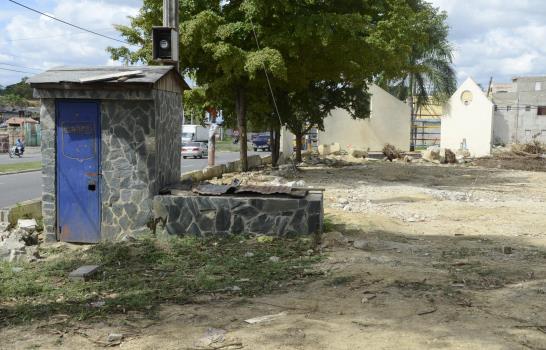 Vecinos se enfrentan por la construcción de una funeraria en un parque de Sabana Perdida