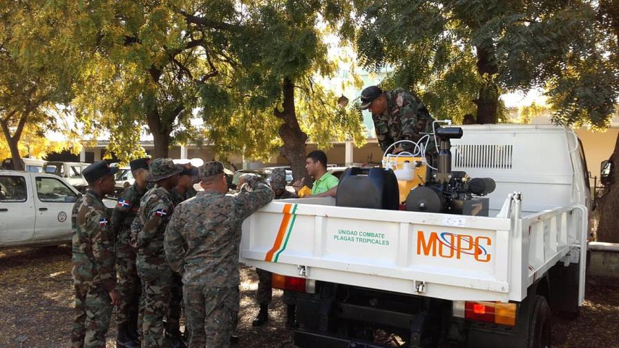 Obras Públicas incrementa y capacita personal contra el zika  