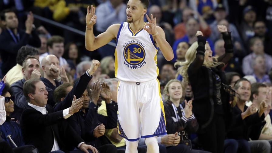 Warriors ganan a Thunder igualan record de triunfos en casa 